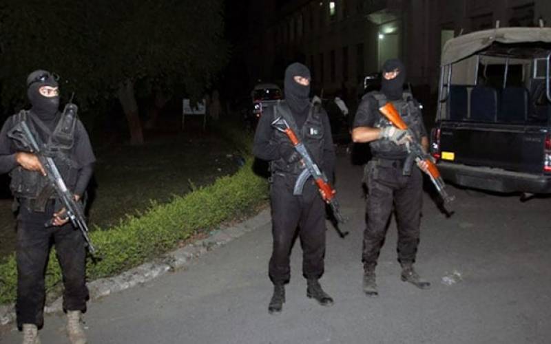 کوئٹہ کے نواحی علاقے دشت میں کاؤنٹر ٹیررزم ڈیپارٹمنٹ نے آپریشن کرتے ہوئے 3 دہشت گردوں کو ہلاک کردیا