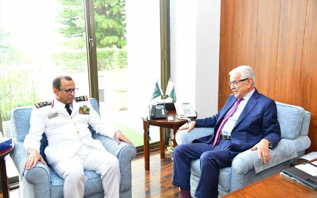 وزیر دفاع خواجہ آصف سے رائل سعودی نیول فورسز کے چیف کی ملاقات دفاعی تعلقات مضبوط بنانے پر اتفاق