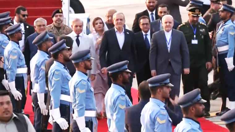 وزیر اعظم پاکستان شہباز شریف نے ایران کے صدر اور ان کے وفد کا استقبال کیا