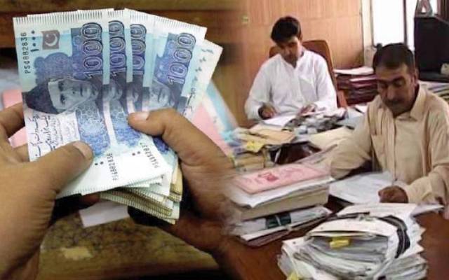 سرکاری ملازمین کے لیے بری خبر؛ جی پی فنڈ کی شرحِ منافع میں کمی