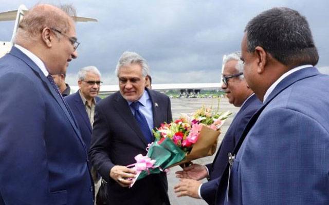 وزیر خارجہ اسحاق ڈار بنگلہ دیش کے تاریخی دورے پر ڈھاکہ پہنچ گئے