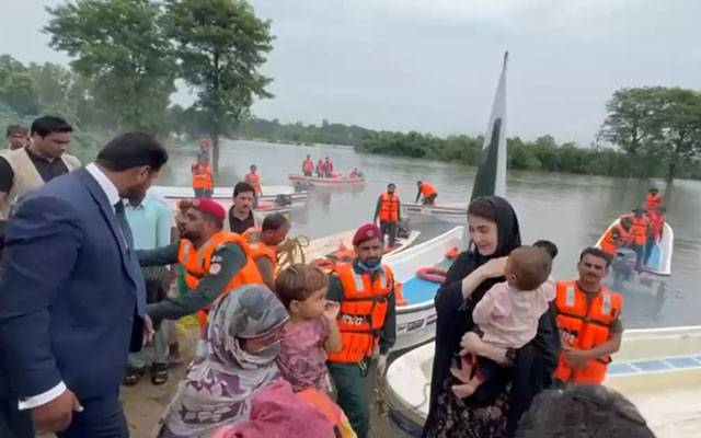 پنجاب کی وزیر اعلیٰ مریم نواز شدید بارش کے دوران سرحدی علاقے تلوار پوسٹ پہنچ گئیں