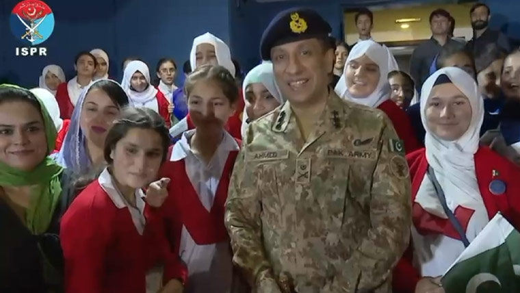 ڈی جی آئی ایس پی آر احمد شریف چودھری کا مری کے مختلف تعلیمی اداروں کا دورہ