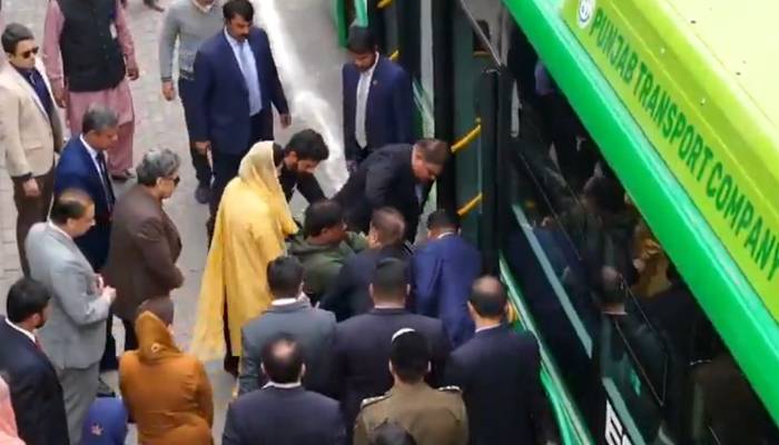 وزیراعلیٰ پنجاب مریم نواز شریف نے وزیرآباد کے لئے الیکٹرک بس پراجیکٹ کا آغاز کر دیا