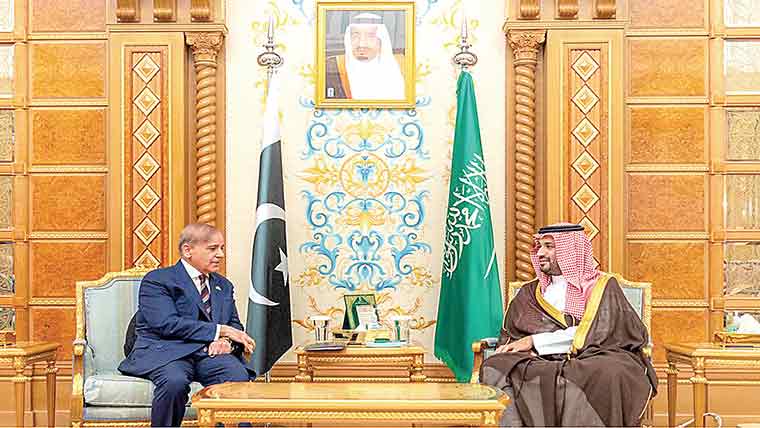 وزیراعظم شہباز شریف اور سعودی ولی عہد شہزادہ محمد بن سلمان کی ملاقات