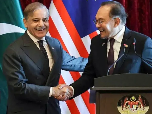 وزیراعظم محمد شہباز شریف اور وزیراعظم انور ابراہیم کے درمیان ملاقات