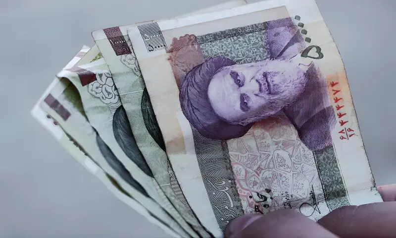 ایرانی کرنسی تاریخ کی کم ترین سطح پر آ گئی ایک امریکی ڈالر 12 لاکھ ایرانی ریال کا ہو گیا