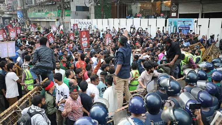 بنگلہ دیش میں اسٹوڈنٹ لیڈر شریف عثمانی ہادی کی ہلاکت سے بھارت مخالف احتجاج زور پکڑ گیا
