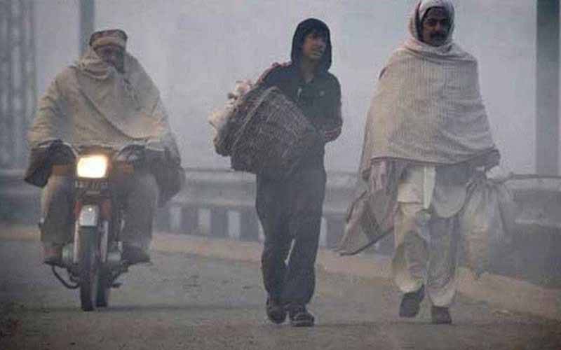 آج ملک کے بیشتر علاقوں میں موسم سرد اورخشک جبکہ پہاڑی علاقوں میں صبح اور رات کے اوقات میں شدید سردرہنے کا امکان ہے