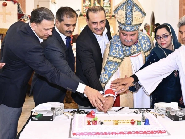 فیلڈ مارشل کا راولپنڈی چرچ کا دورہ کرسمس تقریبات میں شرکت