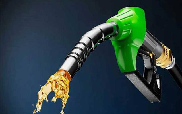 سال نو پر عوام کیلئے تحفہ حکومت کا پیٹرولیم منصوعات کی قیمتوں میں بڑی کمی کا اعلان
