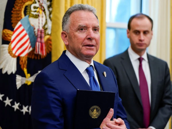 ٹرمپ کے نمائندہ خصوصی کی شاہ ایران کے جلاوطن بیٹے رضا پہلوی سے خفیہ ملاقات کا انکشاف