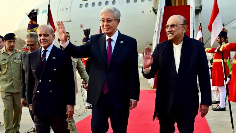 قازقستان کے صدر قاسم جومارت توکایووف دو روزہ سرکاری دورے پر پاکستان پہنچ گئے