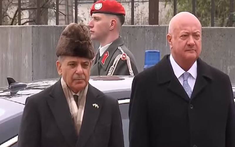 وزیراعظم محمد شہباز شریف کا آسٹریا کی فیڈرل چانسلری آمد پر پرتپاک خیر مقدم