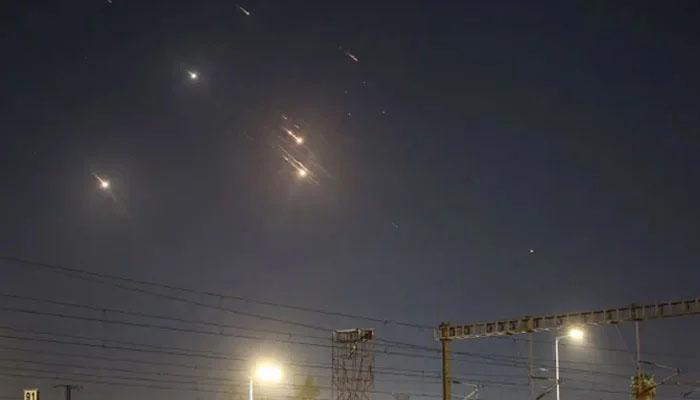 ایران نے عرب ممالک پر 2000 ڈرونز اور 500 میزائل داغے نیویارک ٹائمز