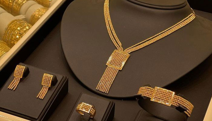 ملک بھر میں سونے کی فی تولہ قیمت میں مسلسل دوسرے روز بڑا اضافہ ریکارڈ کیا گیا ہے