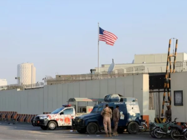 امریکا نے لاہور اور کراچی میں تعینات غیر ہنگامی سفارتی عملے کو پاکستان چھوڑنے کی ہدایت کر دی