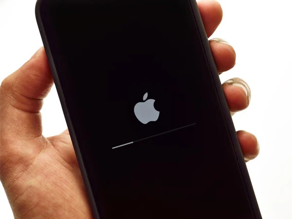 ایپل نے آئی فون صارفین پر بڑی شرط عائد کر دی