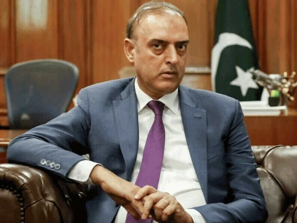 یو اے ای دو ارب ڈالر کا قرضہ واپس نہیں مانگ رہا گورنر اسٹیٹ یبنک