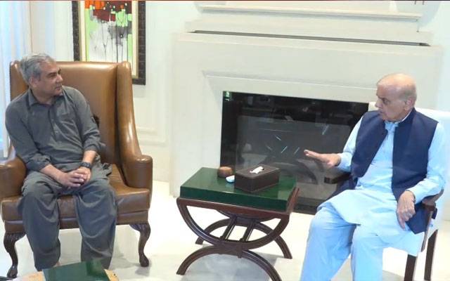 وزیر اعظم کی وزیرداخلہ محسن نقوی کی رہائش گاہ آمد داخلی سیکیورٹی اور مجموعی صورتحال پر تبادلہ خیال