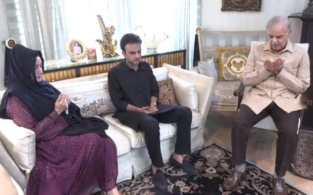 وزیر اعظم شہباز شریف کی مرحوم زعیم قادری کی رہائش گاہ آمد اہل خانہ سے تعزیت کی