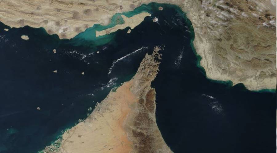 ایران نے 2 پاکستانی جہازوں کو آبنائے ہرمز سے گزرنے کی خصوصی اجازت دے دی ہے