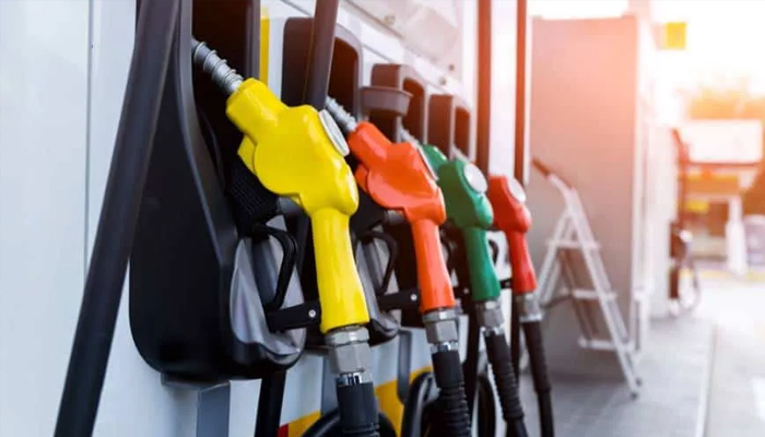 عوام پر پیٹرول بم گرانے کی تیاری فی لیٹر قیمت میں 100 روپے اضافے کا خدشہ
