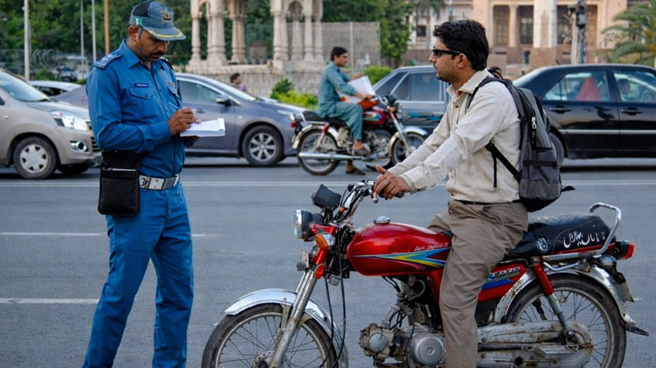 ٹریفک جرمانوں میں بھاری کمی کرنے کا فیصلہ