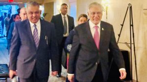 نائب وزیراعظم اور وزیر خارجہ اسحاق ڈار سرکاری دورے پر واشنگٹن پہنچ گئے