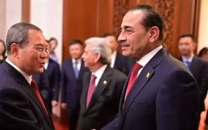 فیلڈ مارشل سید عاصم منیر کی چینی وزیراعظم سے غیر رسمی ملاقات
