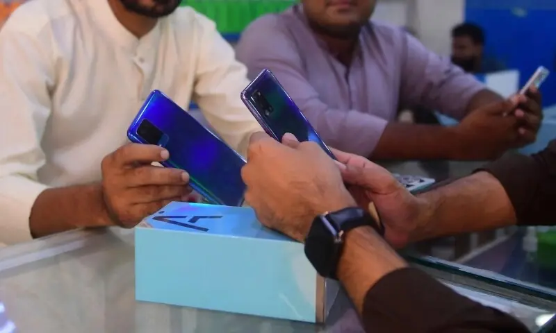 ریگولیٹری ڈیوٹی میں کمی موبائل فونز کتنے سستے ہونے والے ہیں؟