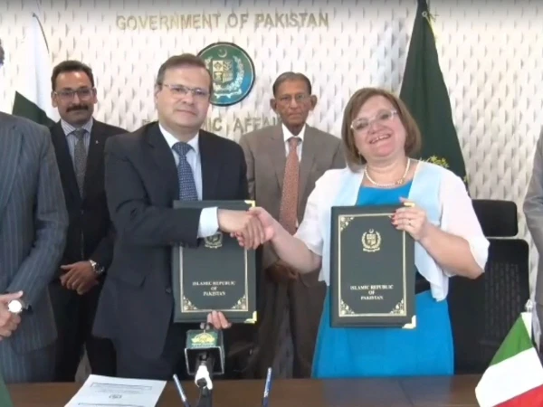 اٹلی پاکستان کو 6.3 ارب روپے قرض دے گا معاہدے پر دستخط
