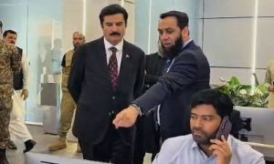 گورنر خیبر پختونخوا اور وفاقی وزیر اطلاعات کی ملاقات اہم امور پر تبادلہ خیال