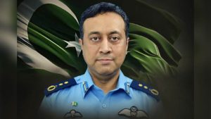 ایئرفورس کے بہادر گروپ کیپٹن عاصم خاتون کو بچاتے ہوئے شہید ہوگئے