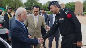 ایرانی وزیر داخلہ کا پاکستان مونومنٹ کا دورہ یادگارِ شہداء پر حاضری