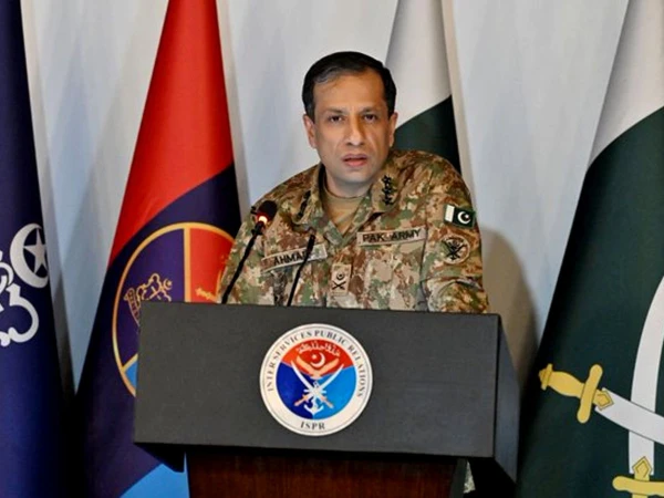 ڈی جی آئی ایس پی آر کی سمرکیمپ 2026 میں شریک طلباء وطالبات کے ساتھ نشست
