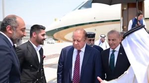 وزیراعظم شہباز شریف ایک روزہ دورے پر قطر پہنچ گئے نواز شریف بھی ہمراہ