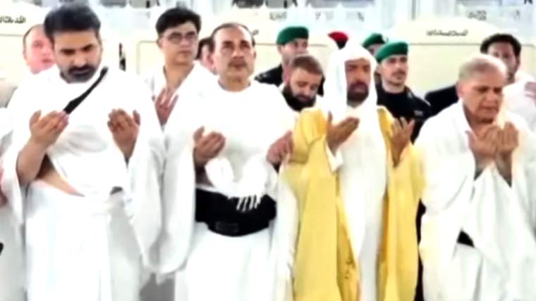 وزیراعظم فیلڈ مارشل کا دورہ سعودی عرب وفد کےہمراہ عمرہ اداکیا