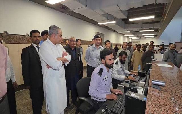 محسن نقوی کا جناح انٹرنیشنل ایئرپورٹ کااچانک دورہ امیگریشن پراسیس کا تفصیلی معائنہ