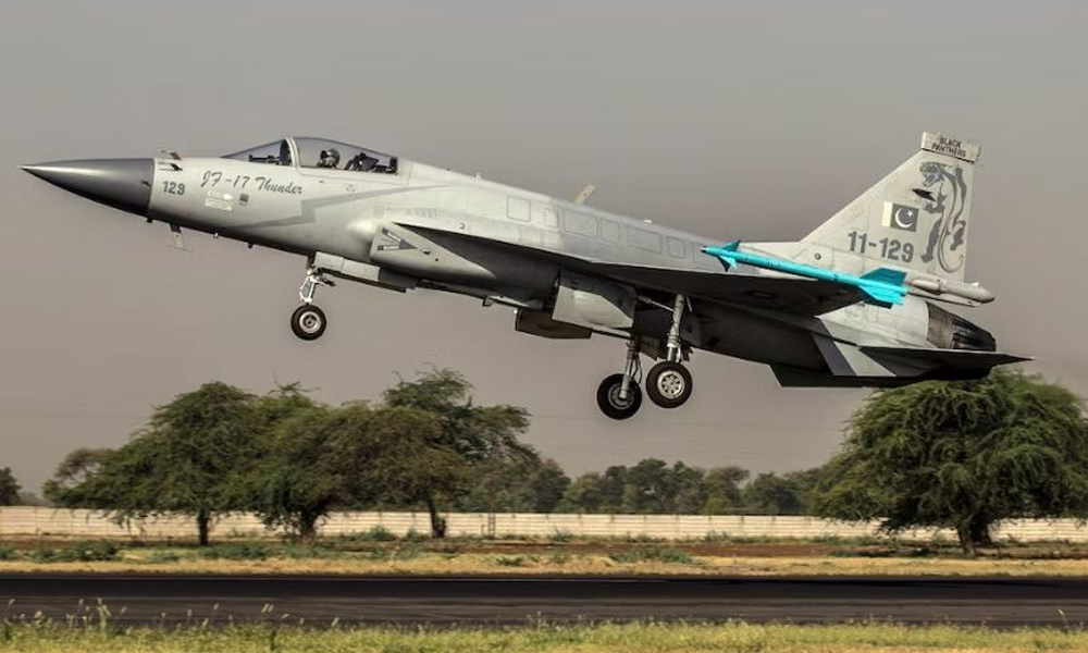 سکیورٹی فورسز نے خیبر پختونخوا کے مختلف علاقوں اور افغانستان سے ملحقہ سرحدی علاقے میں کارروائیاں کرکے 37 خوارج کو ہلاک کر دیا