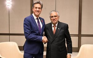 اسحاق ڈار کی برطانوی وزیر خارجہ سے ملاقات